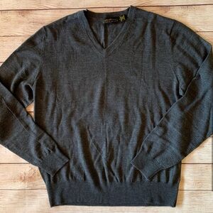 Eildon Hills Merino wool V neck sweater